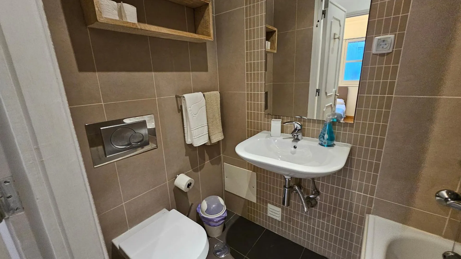 Blife Batalya Private Rooms Faro Homestay